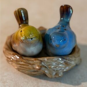 Charming Ceramic Bird Salt n Pepper Shakers in Nest